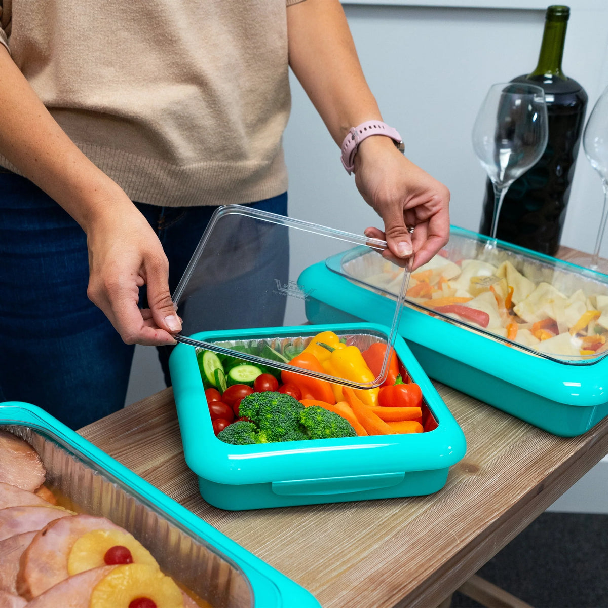 Fancy Panz Plastic 8" x 8" Aqua Foil Pan Carrier 1pk