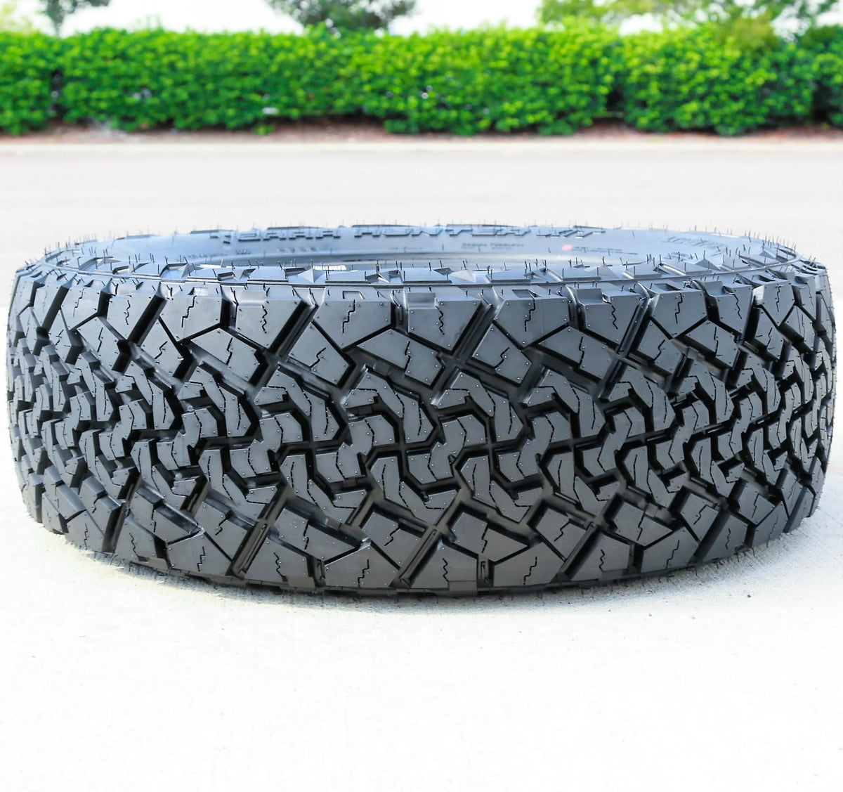 Venom Power Terra Hunter X/T 265/75R16 116T Extreme Terrain Tire
